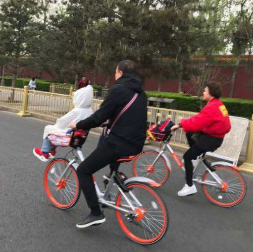 骑自行车时，蹬车、捏闸、响铃用英文怎么说？