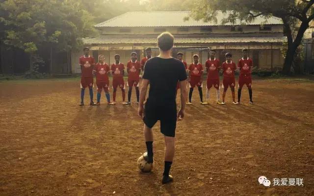 曼联新队魂主动拥抱穆帅,曼联穆帅夏训