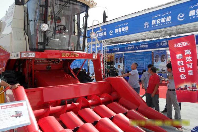 谷王履带式联合收割机最新款,17款谷王玉米收割机介绍