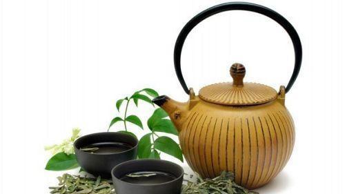 用益母草泡水喝有什么好处,用嫩益母草煮水喝有什么作用