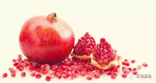 即将收获的石榴既美观又美味,又大又红的石榴真好吃