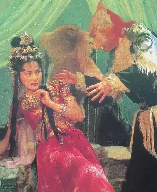 西游视凡人如蝼蚁的大罗天仙张紫阳，为何要送件宝衣给金圣宫？