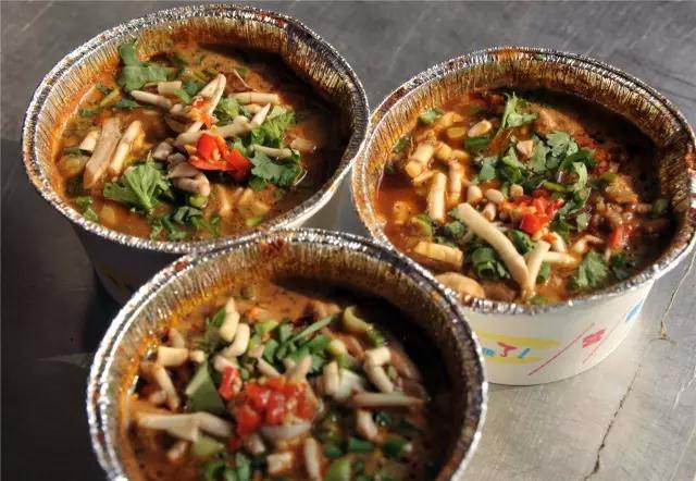 成都宽窄巷子旁边的小吃街,成都地道小吃街应该去哪里