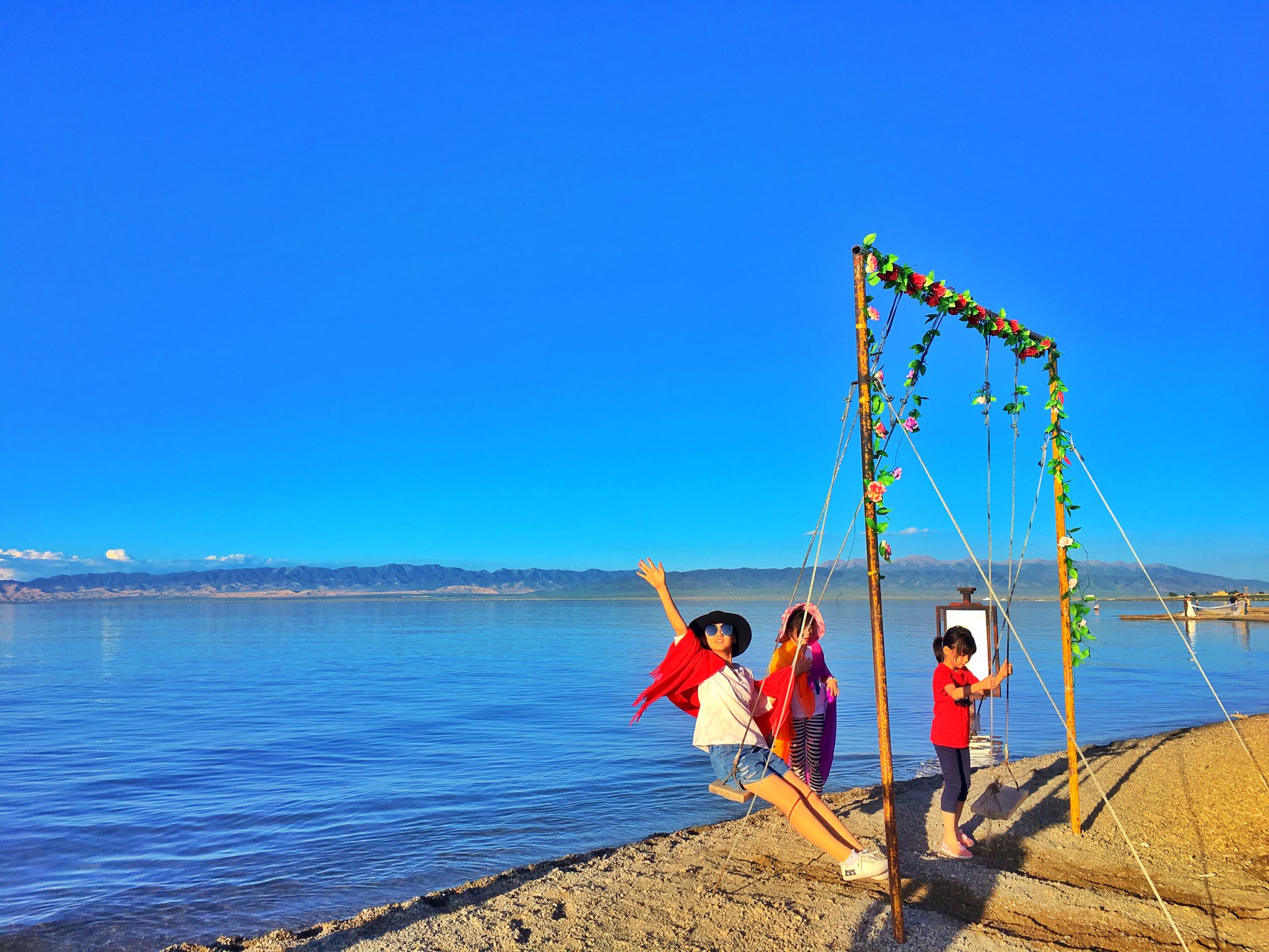 深邃的蓝，梦幻的蓝，是我的青海我的湖