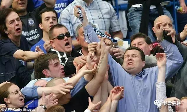 穆帅送奖杯,穆帅对曼联的承诺