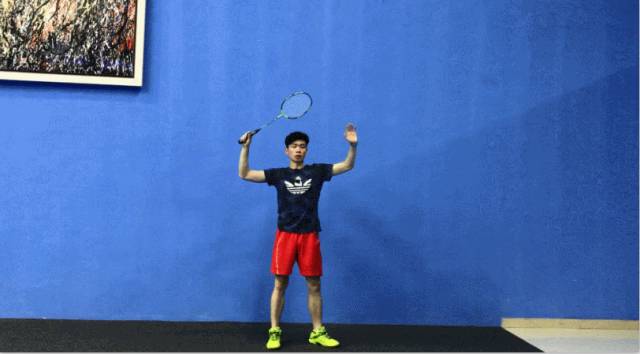 羽毛球巧发力反手高远球挥拍,巧发力羽毛球杀球