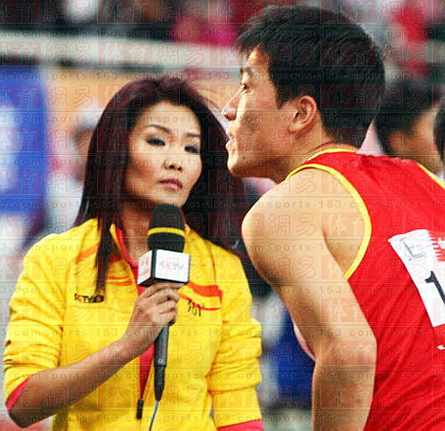 中国体坛最活跃的女记者，一人堪称刘翔*用御**记者，一人是詹皇铁杆