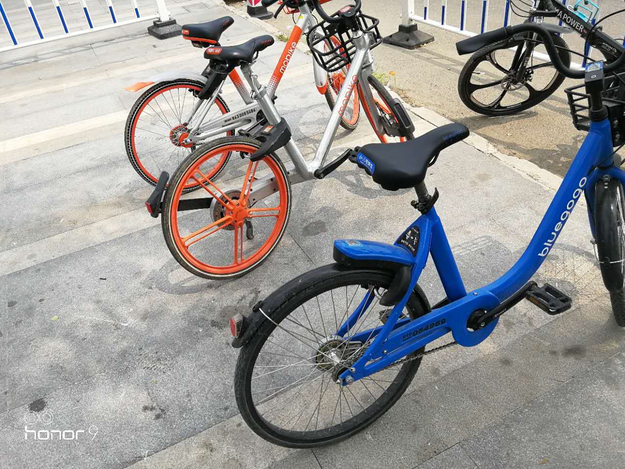 光荣v9和光荣9的性能有什么区别,光荣9和光荣v9哪个好值得买