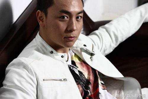 释小龙小时候帅图,释小龙小和尚图片可爱