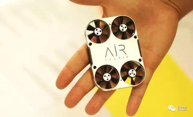 会飞的手机壳，可航拍可续航，这个机长有点帅