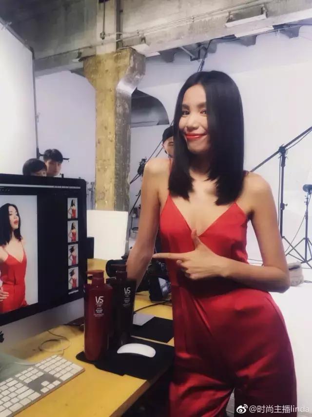 大嘴短发被讽“怪物”，如今逆袭时尚圈第一宠儿