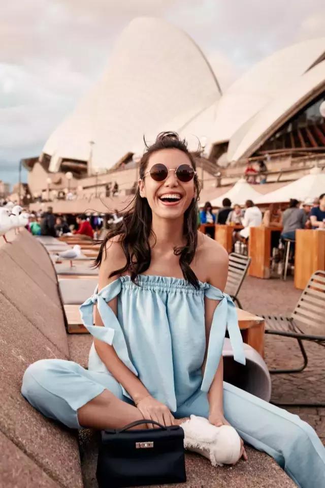 大嘴短发被讽“怪物”，如今逆袭时尚圈第一宠儿