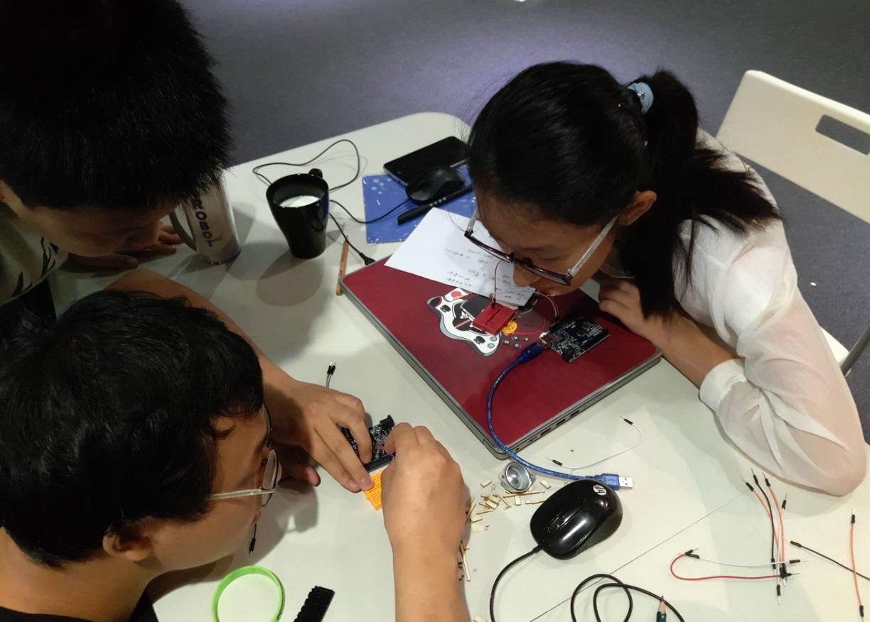 闭门造车主题营回忆——创我所想，看孩子们如何创造智能机器人！