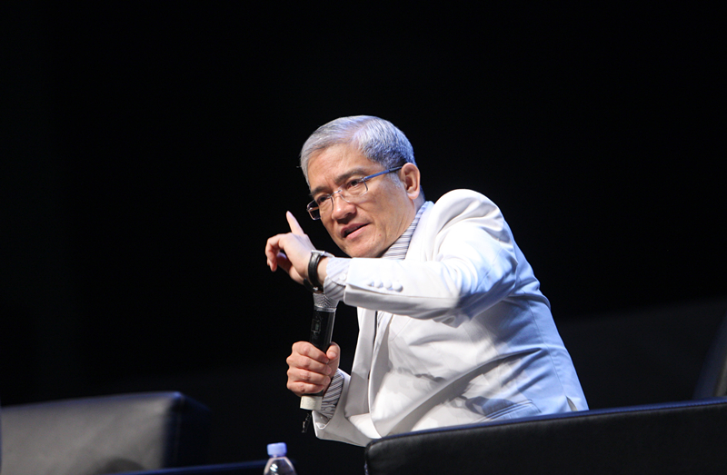 *咸平郎**：*养包**小31岁空姐，联合妻子夺回两套房，还要900万赔偿