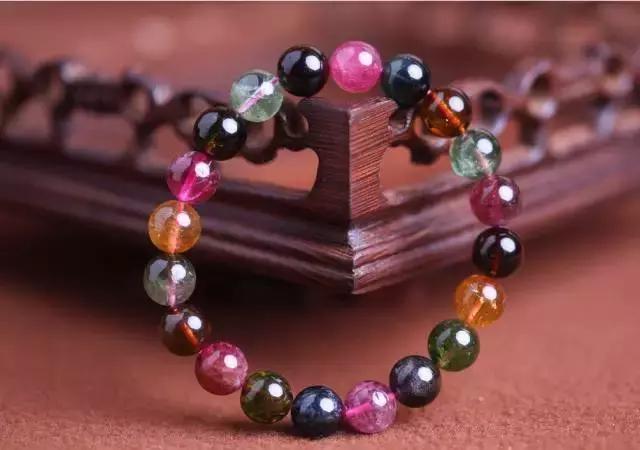 各种宝石象征的寓意及其作用大全,世界最全宝石功效及寓意