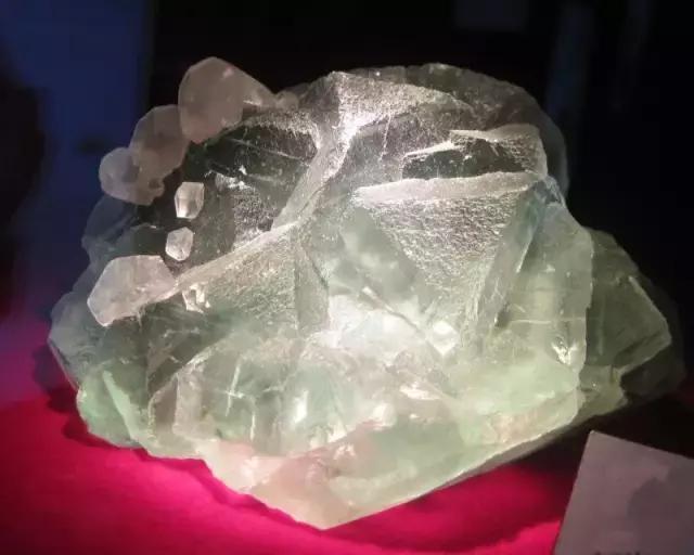 各种宝石象征的寓意及其作用大全,世界最全宝石功效及寓意