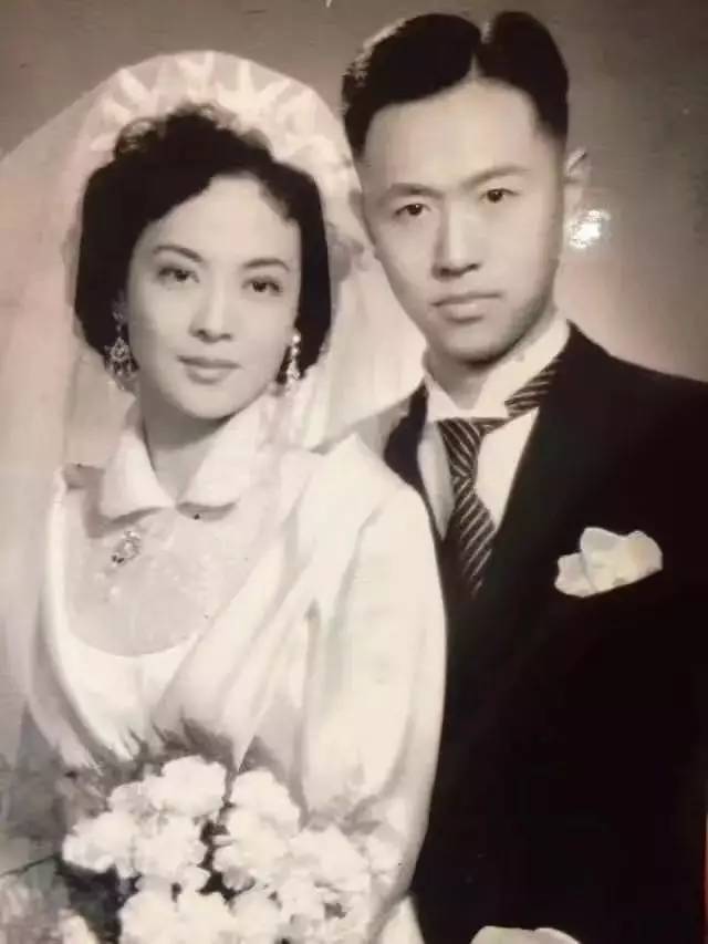 她是绝代美人，从影40余年演绎50多个形象，一生却只爱一个人