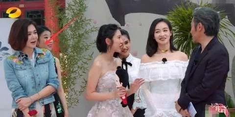 看到这样受排挤的关之琳，才知道行走江湖真的不能只能靠美貌！