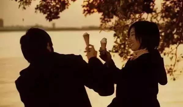 爱吃冰淇淋的你是否遇见嘴甜的那个ta