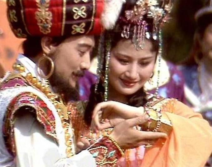 西游视凡人如蝼蚁的大罗天仙张紫阳，为何要送件宝衣给金圣宫？