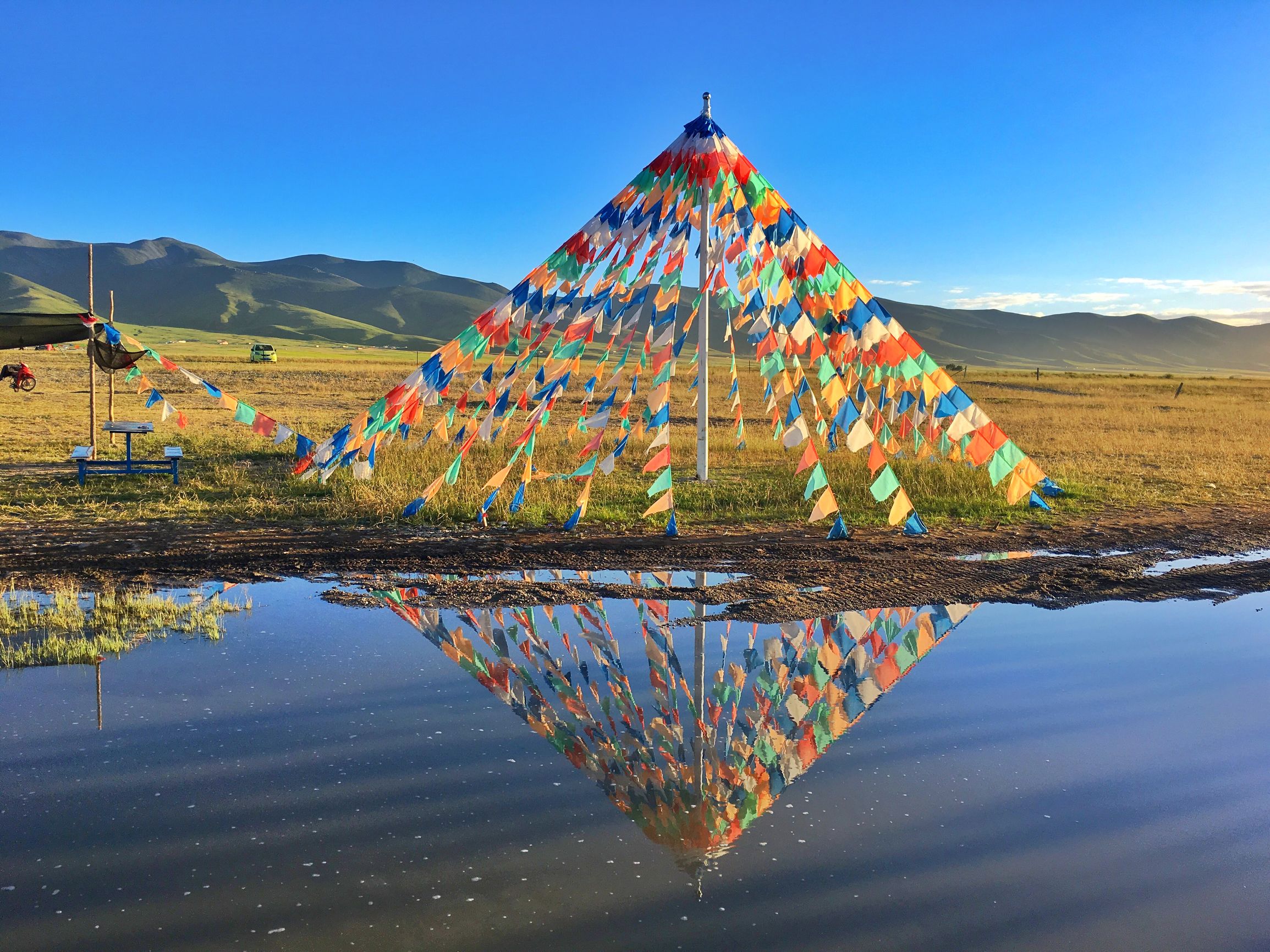 深邃的蓝，梦幻的蓝，是我的青海我的湖