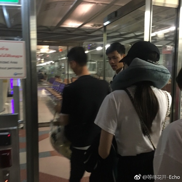 迪丽热巴低调现身温州机场,迪丽热巴现身泰国发布会