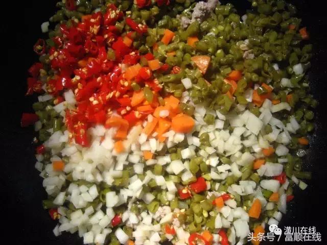 湖南人做的酸豇豆是怎么做的,益阳酸豇豆的制作方法