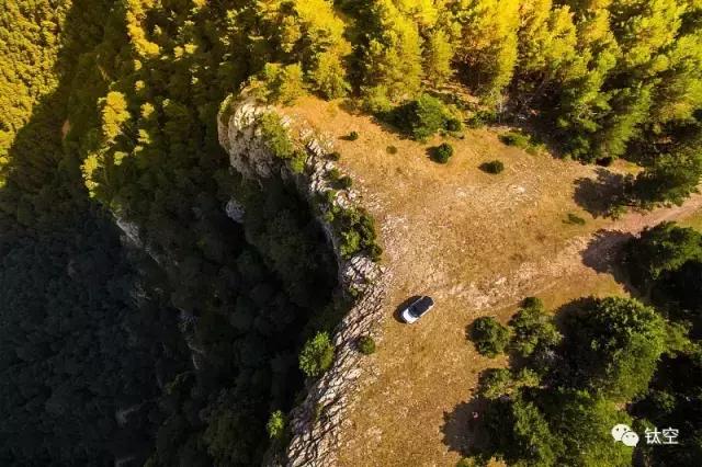 会飞的手机壳，可航拍可续航，这个机长有点帅