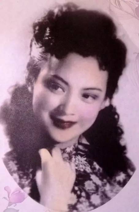 她是绝代美人，从影40余年演绎50多个形象，一生却只爱一个人