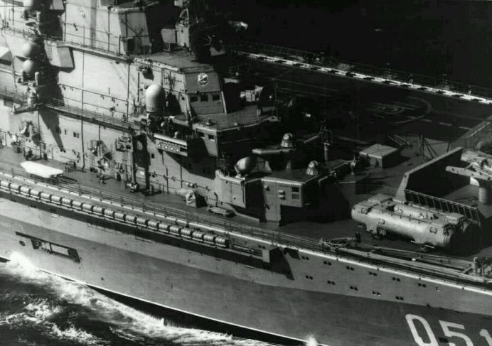 苏联成功研制出弹射器，由于派系之争没上航母，海军司令痛心疾首