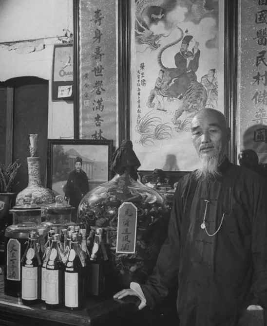 民国时期中药店，敢养这个动物，药店老板胆子太大了！