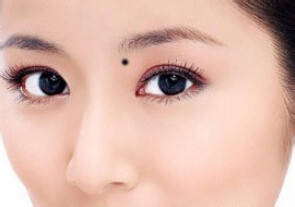 一女子回忆在美容院祛斑有多坑,女子点痣后查出恶性肿瘤