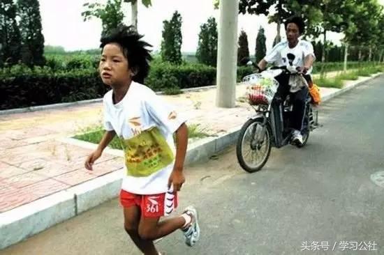 乐嘉带孩子徒步沙漠如何看待,乐嘉带4岁的女儿徒步