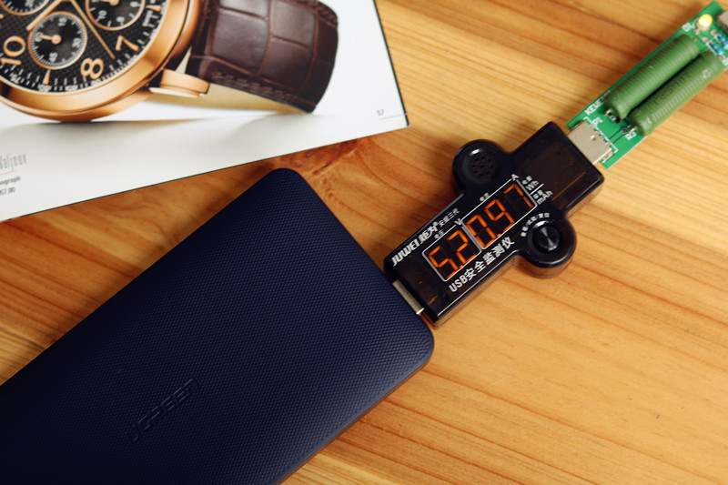 无线移动电源如何给苹果手机充电,苹果用充电宝充电不用官方数据线