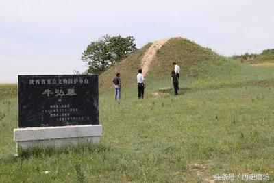 官员宣旨没说话又返回拜见皇上：我把内容忘了！皇上大笑大加称赞