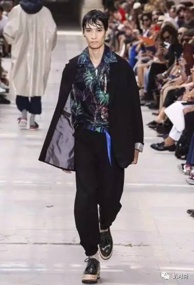 当下男装流行款式,男装宽松百慕大短裤流行趋势