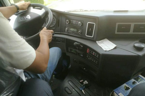 460马力+AMT+空气悬架天V中置轴亮相