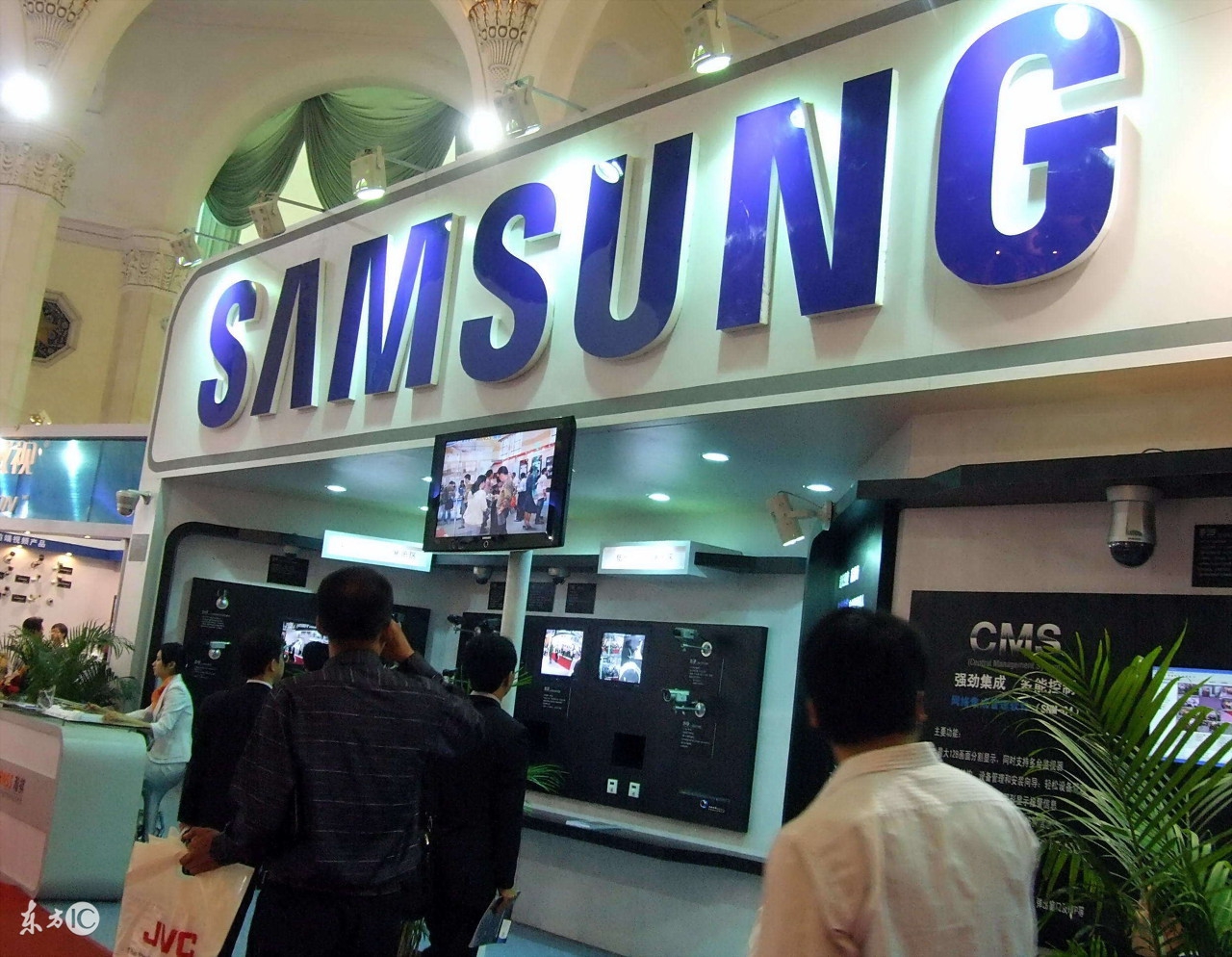 applewatchse钢化膜还是水凝膜,水凝膜钢化膜防爆膜哪个好