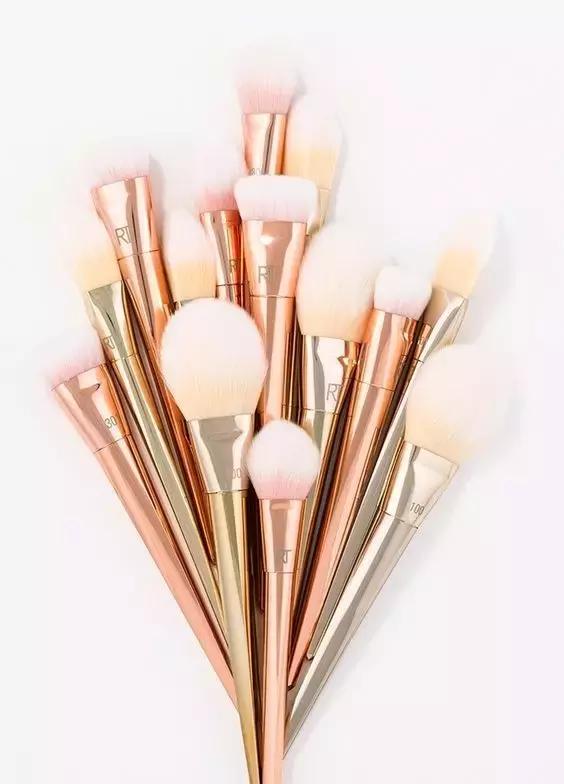 化妆刷多久清洗一次,用卸妆油清洗化妆刷