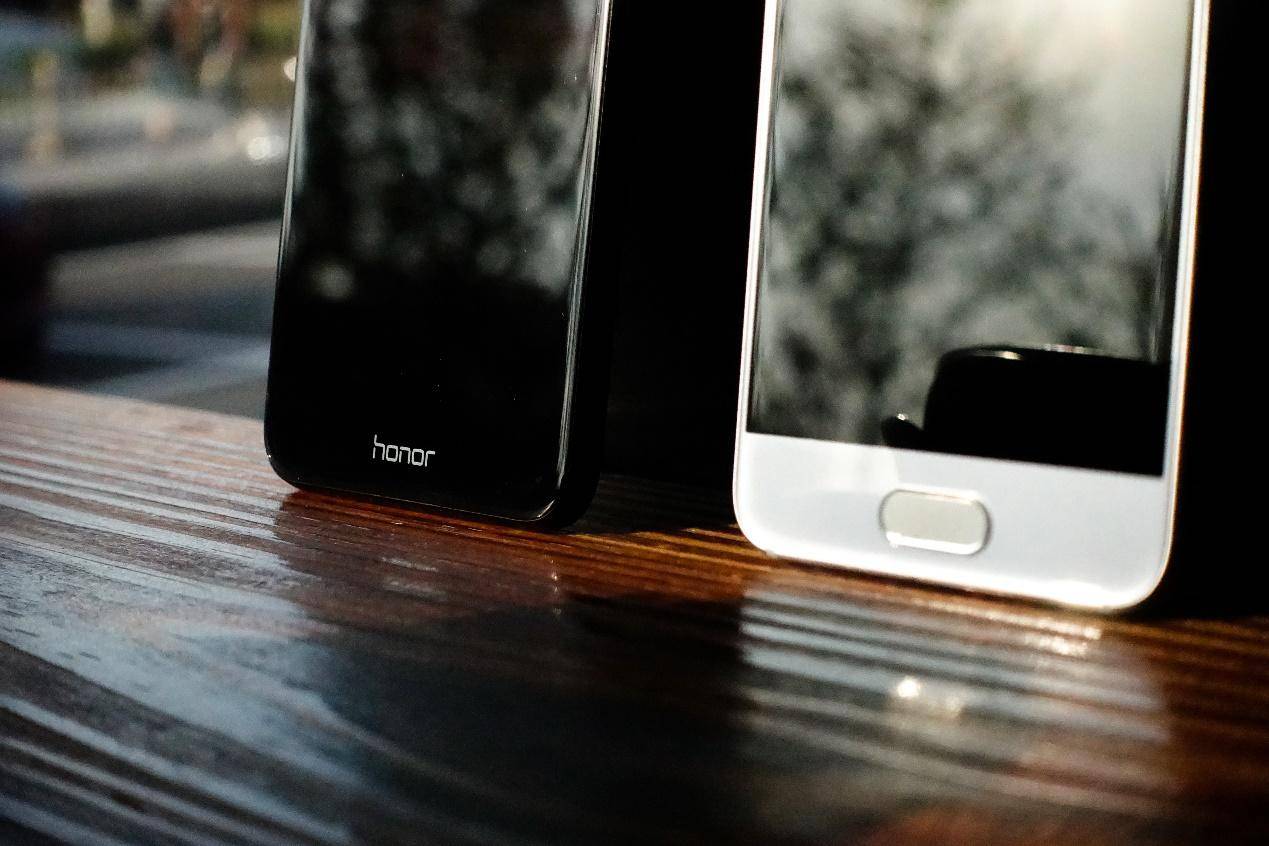 光荣v9和光荣9的性能有什么区别,光荣9和光荣v9哪个好值得买