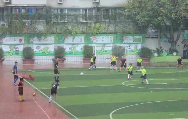 雨天踢球有效的进攻办法,雨天踢球后怎么防止感冒