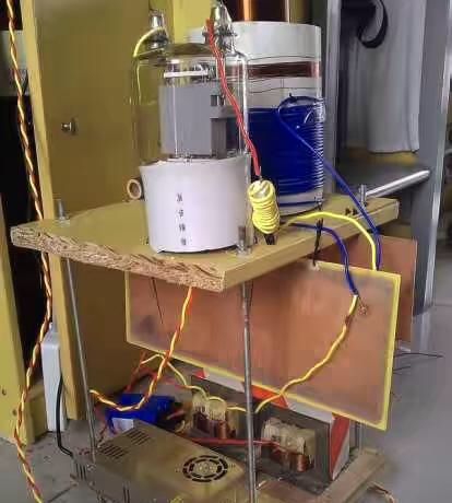 自制初级220v特斯拉线圈,自制特斯拉线圈三极管测试