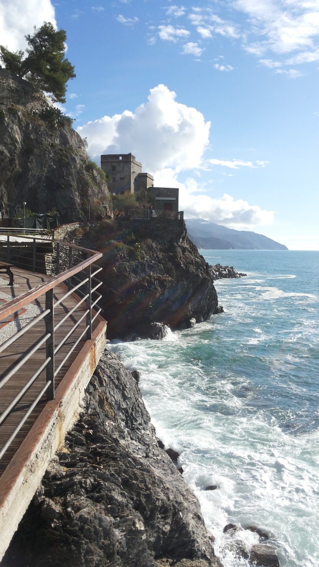 浜氬緱閲屼簹娴峰哺鏃呮父,浜氬痉閲屼簹灏忛晣娴疯竟