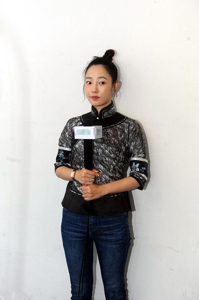 白百何胖了20斤之后,白百何33天不重样穿搭花棉袄