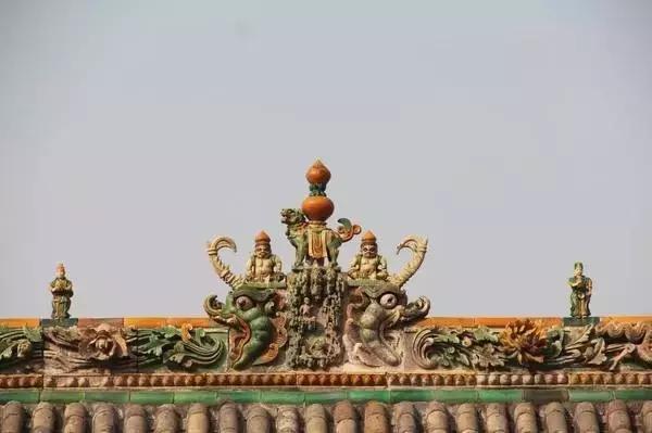 麒麟纹样在历史建筑中的运用,屋顶装饰麒麟