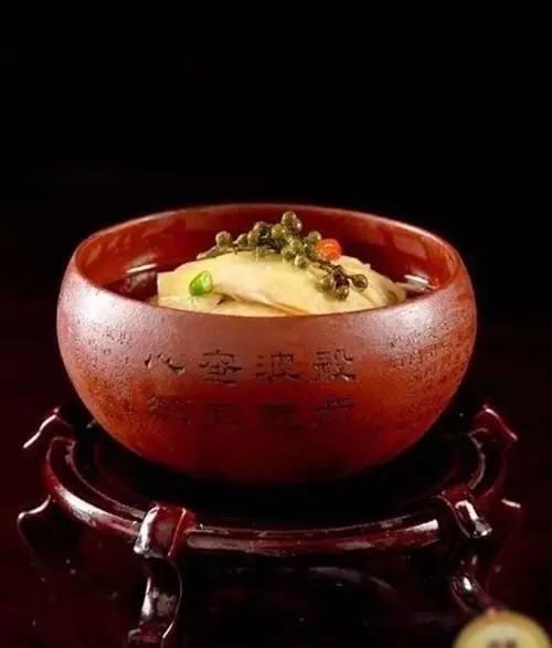 一般餐厅餐盘摆放技巧,餐厅上菜托盘