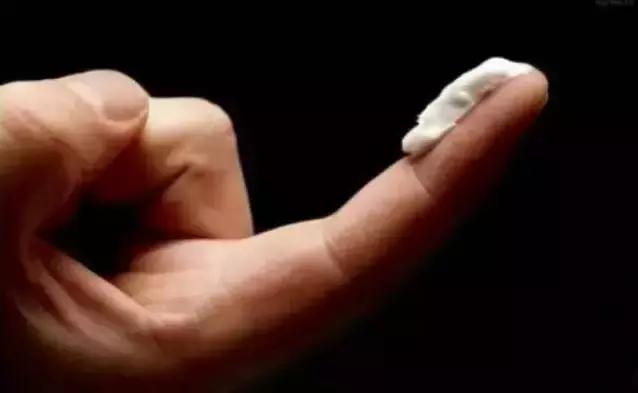 男士脸上黑头粉刺怎么去除,青春期孩子脸上的黑头粉刺怎么办