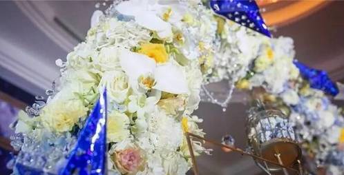 星空梦幻婚礼场景布置需要多少钱,星空厅婚礼现场适合穿什么婚纱