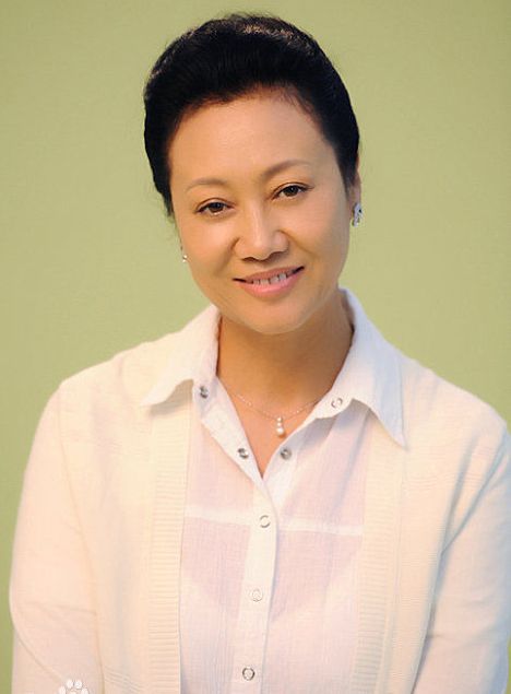 与山西首富离婚，母亲国家一级演员，整容过度今无人敢娶无戏可演