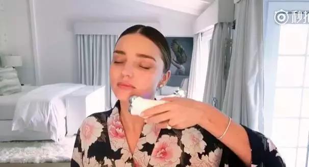 维密米兰达可儿美妆,维密超模米兰达可儿化妆直播